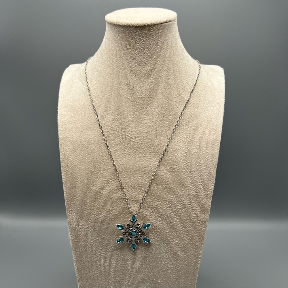 Snowflake Pendant Necklace - Picture 2 of 6